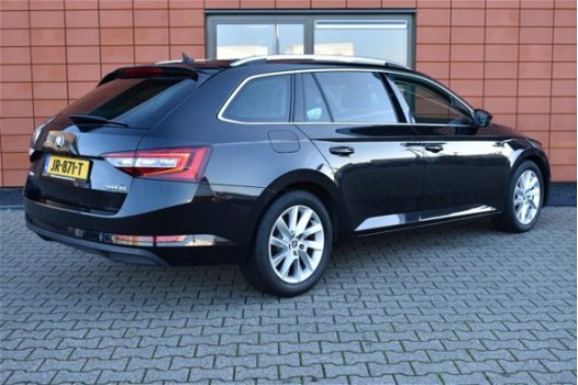 Skoda Superb Combi - 1.6 TDI Style Business Leder/Navigatie/Camera - 1