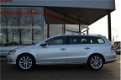 Volkswagen Passat Variant - 1.6 TDI Highline, NL Auto, Leder Alcantara, 17 Inch, Trekhaak, Stoelverw - 1 - Thumbnail