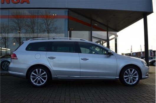 Volkswagen Passat Variant - 1.6 TDI Highline, NL Auto, Leder Alcantara, 17 Inch, Trekhaak, Stoelverw - 1