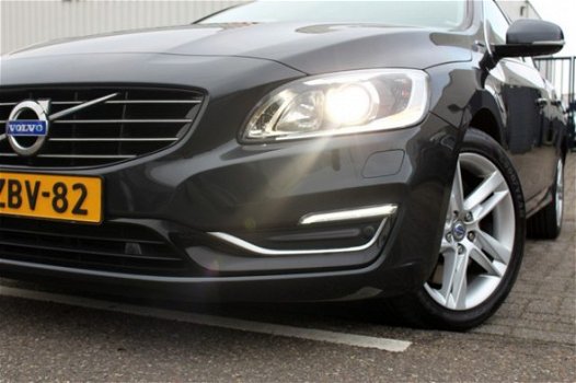 Volvo V60 - D6 AWD Hybrid (B) Summum + Xenon + Navi + Leder + Pdc - 1