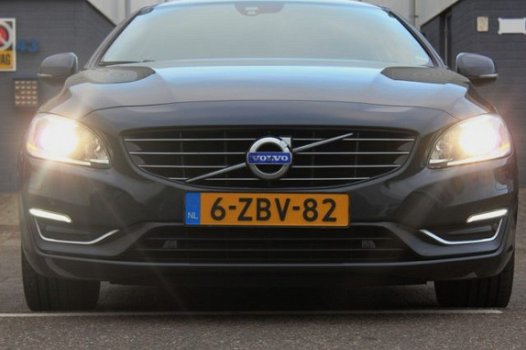 Volvo V60 - D6 AWD Hybrid (B) Summum + Xenon + Navi + Leder + Pdc - 1