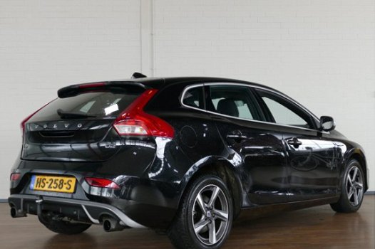 Volvo V40 - 2.0 D2 120 PK R-Design Business CLIMA / CRUISE / LMV / PDC / NAVI / PRIV.GLASS - 1