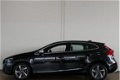 Volvo V40 - 2.0 D2 120 PK R-Design Business CLIMA / CRUISE / LMV / PDC / NAVI / PRIV.GLASS - 1 - Thumbnail