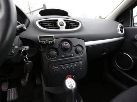 Renault Clio - 1.4-16V Team Spirit 5drs. Airco/Isofix/Bluetooth 100% Dealer-onderhouden - 1