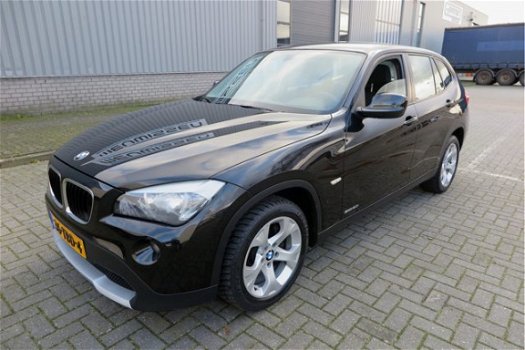 BMW X1 - sDrive20i Business Automaat /Navi/Clima/17inch/2e Eig/NAP/Garantie - 1