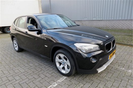 BMW X1 - sDrive20i Business Automaat /Navi/Clima/17inch/2e Eig/NAP/Garantie - 1