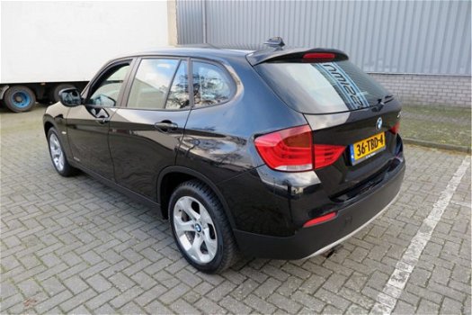 BMW X1 - sDrive20i Business Automaat /Navi/Clima/17inch/2e Eig/NAP/Garantie - 1