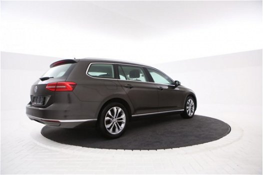 Volkswagen Passat Variant - 1.6 TDI Highline Halfleder, Navigatie, Adaptive cruise, Climate - 1