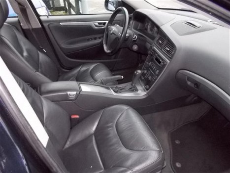 Volvo V70 - 2.4 Edition , 170 PK, Automaat / Leder / Navigatie, met onderhoudshistorie - 1