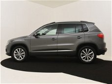 Volkswagen Tiguan - 1.4 TSI 123 pk Navigatie | Parkeersensoren | Lichtmetalen velgen