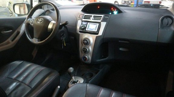 Toyota Yaris - 1.3 VVTi Executive MMT Automaat, Leer Navi Trekhaak - 1
