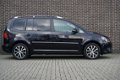 Volkswagen Touran - 1.6 TDI 105pk DSG Highline + Navigatie + PDC - 1 - Thumbnail