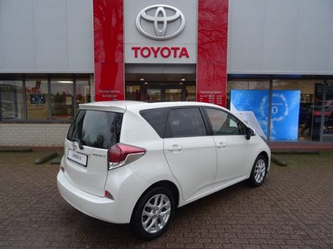 Toyota Verso S - 1.3 VVT-i Dynamic CVT-Automaat / Panoramadak / Navigatie / Keyless Entry / Parkeerc - 1