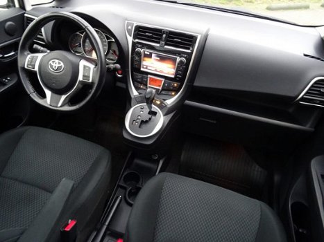 Toyota Verso S - 1.3 VVT-i Dynamic CVT-Automaat / Panoramadak / Navigatie / Keyless Entry / Parkeerc - 1