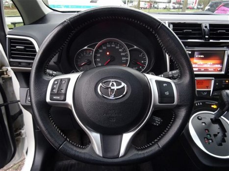 Toyota Verso S - 1.3 VVT-i Dynamic CVT-Automaat / Panoramadak / Navigatie / Keyless Entry / Parkeerc - 1