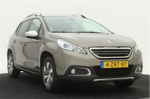 Peugeot 2008 - 1.2 PureTech Style Navigatie, Trekhaak, Rijklaarprijs - 1