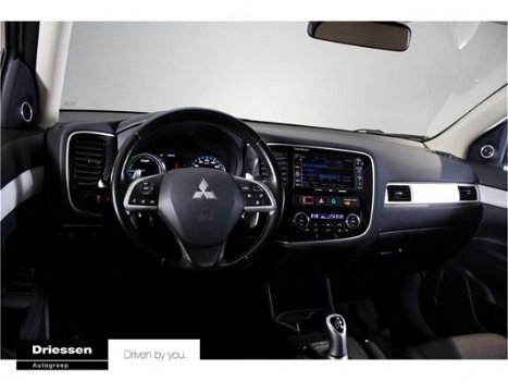 Mitsubishi Outlander - 2.0 PHEV Instyle+ (Adaptieve Cruise Control - schuif-/kanteldak - Navigatie) - 1