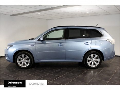 Mitsubishi Outlander - 2.0 PHEV Instyle (Trekhaak afneembaar - Navigatie) - 1