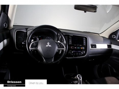 Mitsubishi Outlander - 2.0 PHEV Instyle (Trekhaak afneembaar - Navigatie) - 1