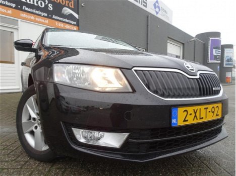 Skoda Octavia Combi - 1.6 TDI Greenline Businessline van 1ste eig. met parkeersensoren en navigatie - 1