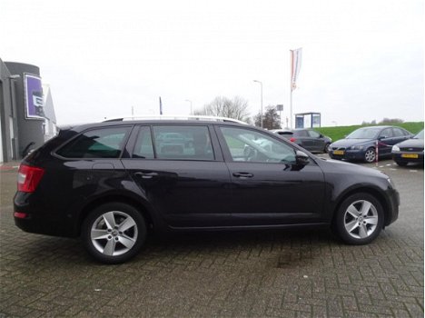 Skoda Octavia Combi - 1.6 TDI Greenline Businessline van 1ste eig. met parkeersensoren en navigatie - 1