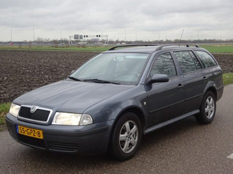 Skoda Octavia Combi - 1.6 COMFORT ECC/TREKHAAK/CRC/LMV - 1