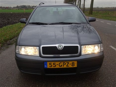 Skoda Octavia Combi - 1.6 COMFORT ECC/TREKHAAK/CRC/LMV - 1