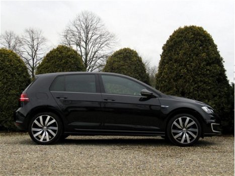 Volkswagen Golf - 1.4 TSI GTE / Navi / 18 inch - 1