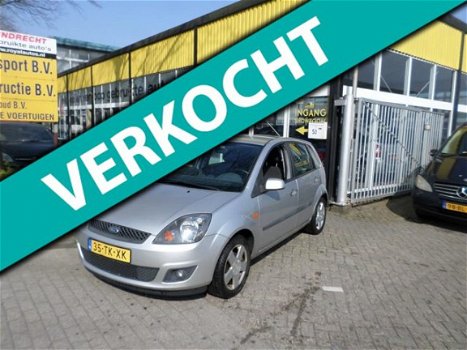 Ford Fiesta - 1.4-16V Futura 5 DEURS / DEALER ONDERHOUDEN / AIRCO / NAP / ACTIE - 1