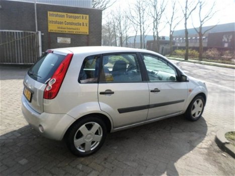 Ford Fiesta - 1.4-16V Futura 5 DEURS / DEALER ONDERHOUDEN / AIRCO / NAP / ACTIE - 1