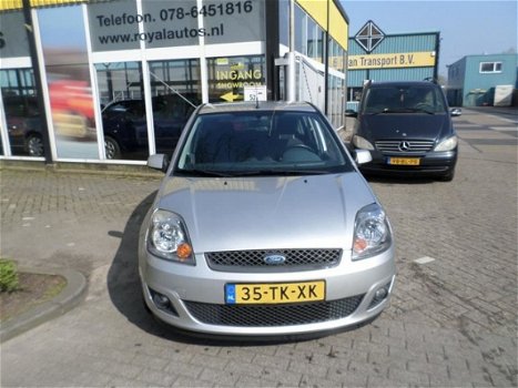 Ford Fiesta - 1.4-16V Futura 5 DEURS / DEALER ONDERHOUDEN / AIRCO / NAP / ACTIE - 1