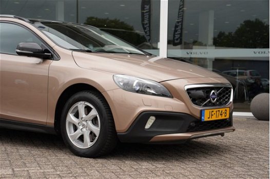 Volvo V40 - 2.0 D3 Aut. Nordic+ Panoramadak Intellisafe Pro - 1