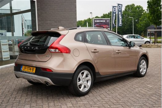 Volvo V40 - 2.0 D3 Aut. Nordic+ Panoramadak Intellisafe Pro - 1