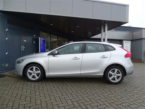 Volvo V40 - D2 Kinetic Business Pack Connect - 1