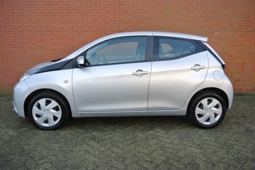 Toyota Aygo - 1.0 VVT-i x-play Rijklaarprijs - 1