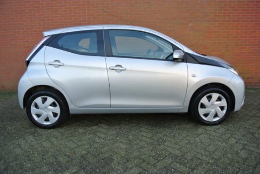 Toyota Aygo - 1.0 VVT-i x-play Rijklaarprijs - 1