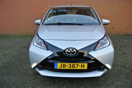 Toyota Aygo - 1.0 VVT-i x-play Rijklaarprijs - 1