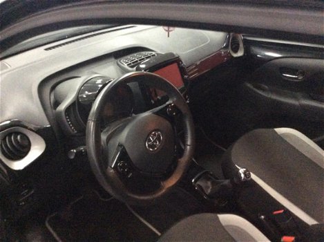 Toyota Aygo - 1.0 VVT-i 69pk 5D x-clusiv + Navigatie - 1