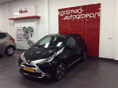 Toyota Aygo - 1.0 VVT-i 69pk 5D x-clusiv + Navigatie - 1