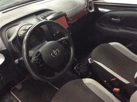 Toyota Aygo - 1.0 VVT-i 69pk 5D x-clusiv + Navigatie - 1