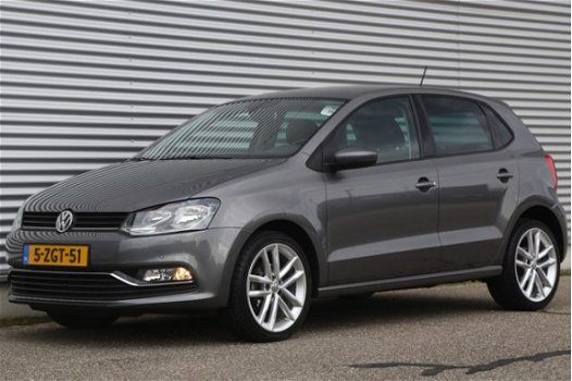 Volkswagen Polo - 1.2 TSI 90pk Highline Telefoon Climatronic 17'' LMV 114 - 1