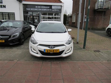 Hyundai i30 - 1.6 GDI i-Drive Cool Airco, L.M.Velgen, Stuurbekrachtiging, Dagrijverlichting, Start/s - 1