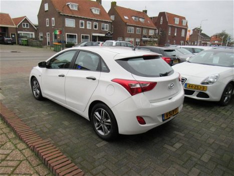 Hyundai i30 - 1.6 GDI i-Drive Cool Airco, L.M.Velgen, Stuurbekrachtiging, Dagrijverlichting, Start/s - 1