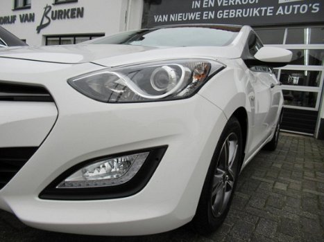 Hyundai i30 - 1.6 GDI i-Drive Cool Airco, L.M.Velgen, Stuurbekrachtiging, Dagrijverlichting, Start/s - 1