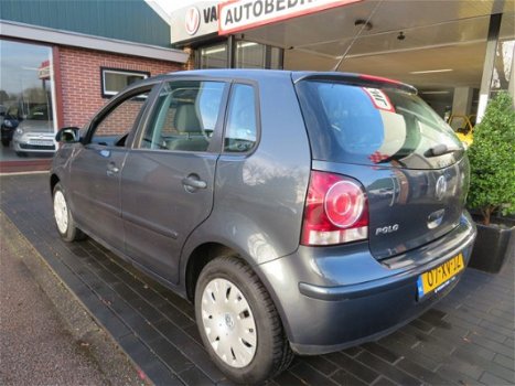 Volkswagen Polo - 1.2 Optive | airco | 5 deurs | 2 nw.band | APK 14-1-2021 - 1