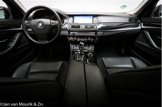 BMW 5-serie - 520i High Executive | XENON | CLIMA | CRUISE | NAVI | PDC | 19