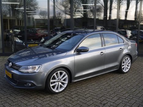 Volkswagen Jetta - 2.0 TSI 200pk Automaat Highline*Navigatie - 1