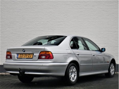 BMW 5-serie - 520i Automaat/Cruise/Airco/Bijtellingsvriendelijk - 1