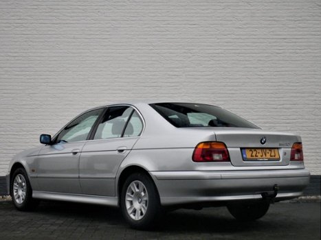 BMW 5-serie - 520i Automaat/Cruise/Airco/Bijtellingsvriendelijk - 1