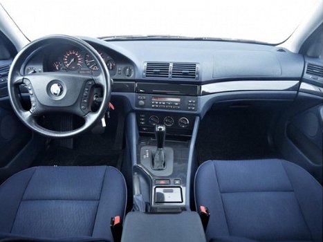 BMW 5-serie - 520i Automaat/Cruise/Airco/Bijtellingsvriendelijk - 1